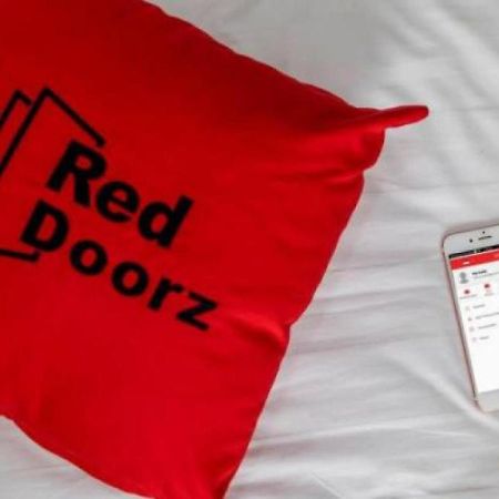 ホテル Reddoorz Plus Near Keraton Yogyakarta 2 エクステリア 写真